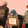 TP PKK Surabaya Terima Penghargaan dari BKKBN Pusat
