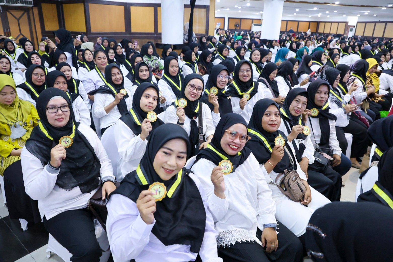 Pemkot Surabaya Luluskan 1.379 Orang Tua Hebat, Wali Kota Eri Minta Pendampingan Terukur