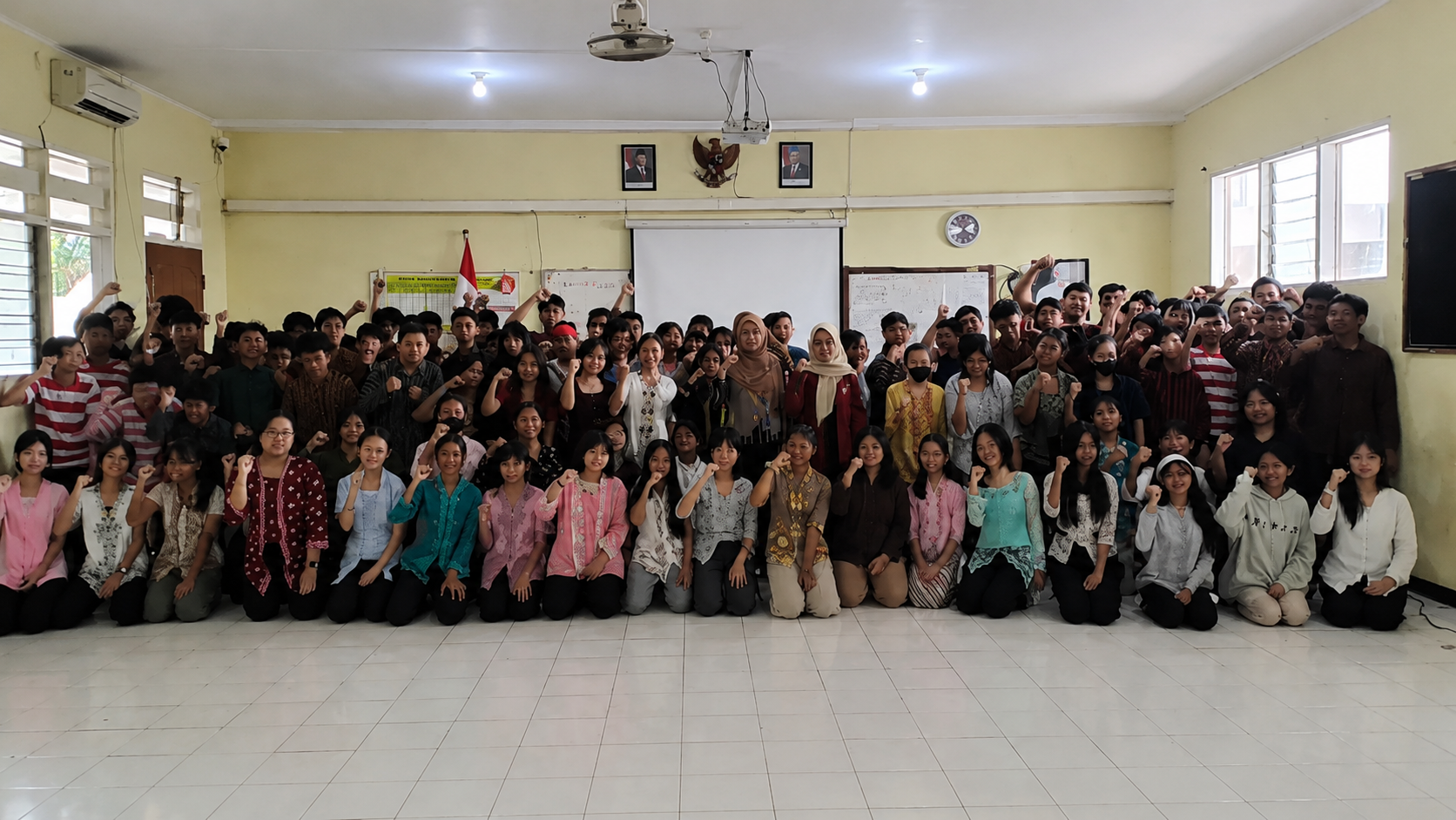 DASH (Dinamika Arek Suroboyo Hebat) Sosialisasi Bahaya Narkobah, Bijak Bermedia Sosial, & Pergaulan Bebas